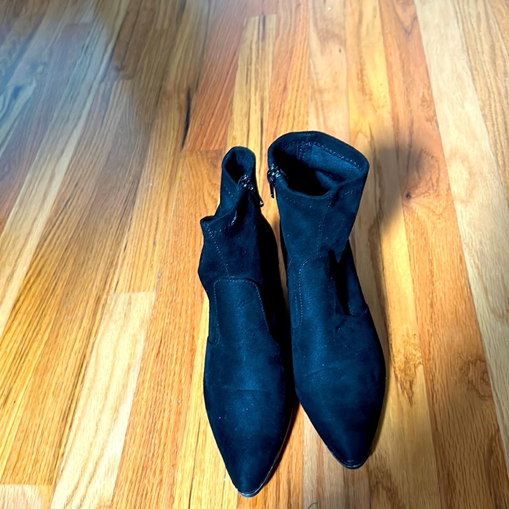Black heel boots